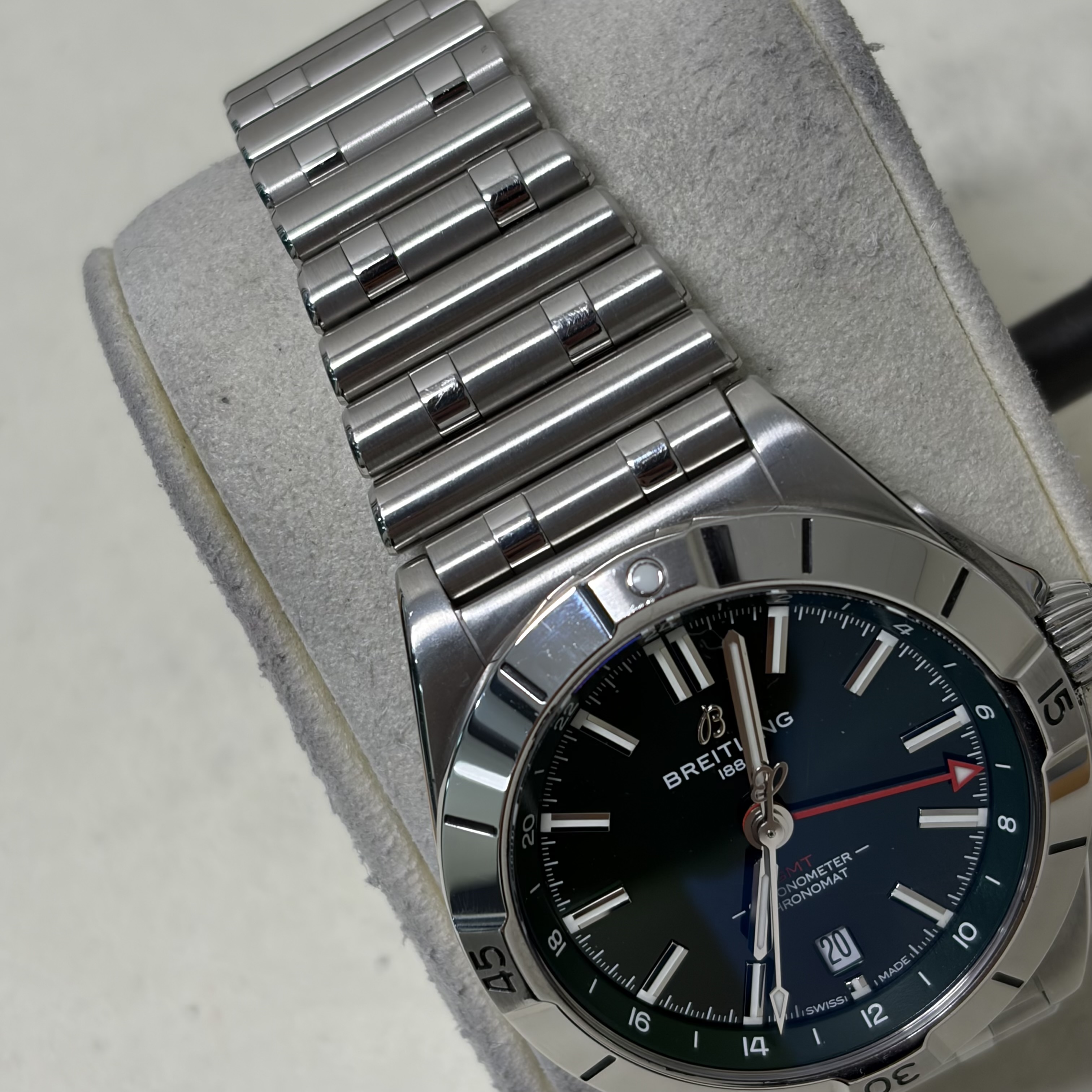 [FS] Breitling Chronomat GMT Full Set Green Dial 40MM A323987B1L1A1 image 3